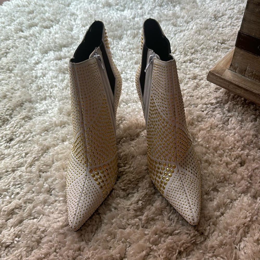 NWT Size 9 STUDD Booties by Jeffrey Campbell
